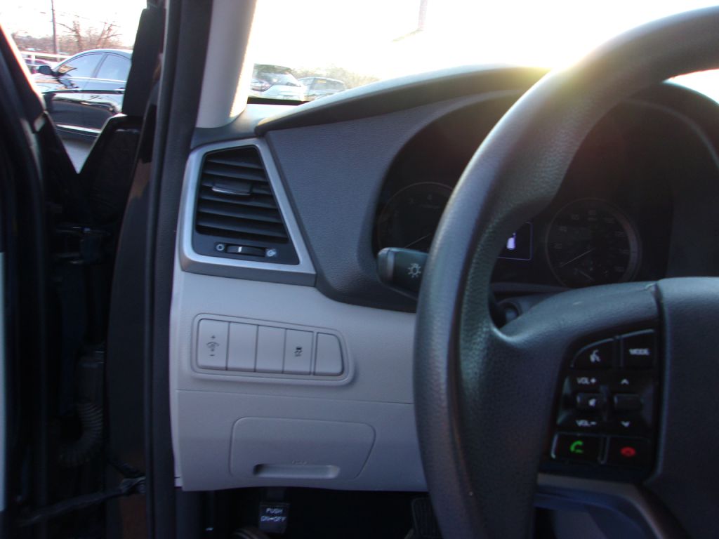 Photo 13 of this HYUNDAI TUCSON