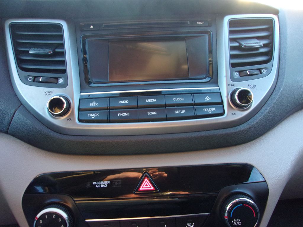 Photo 15 of this HYUNDAI TUCSON