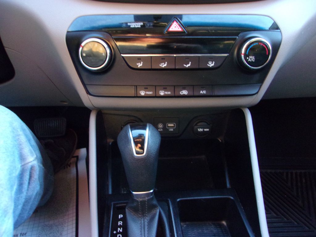 Photo 16 of this HYUNDAI TUCSON