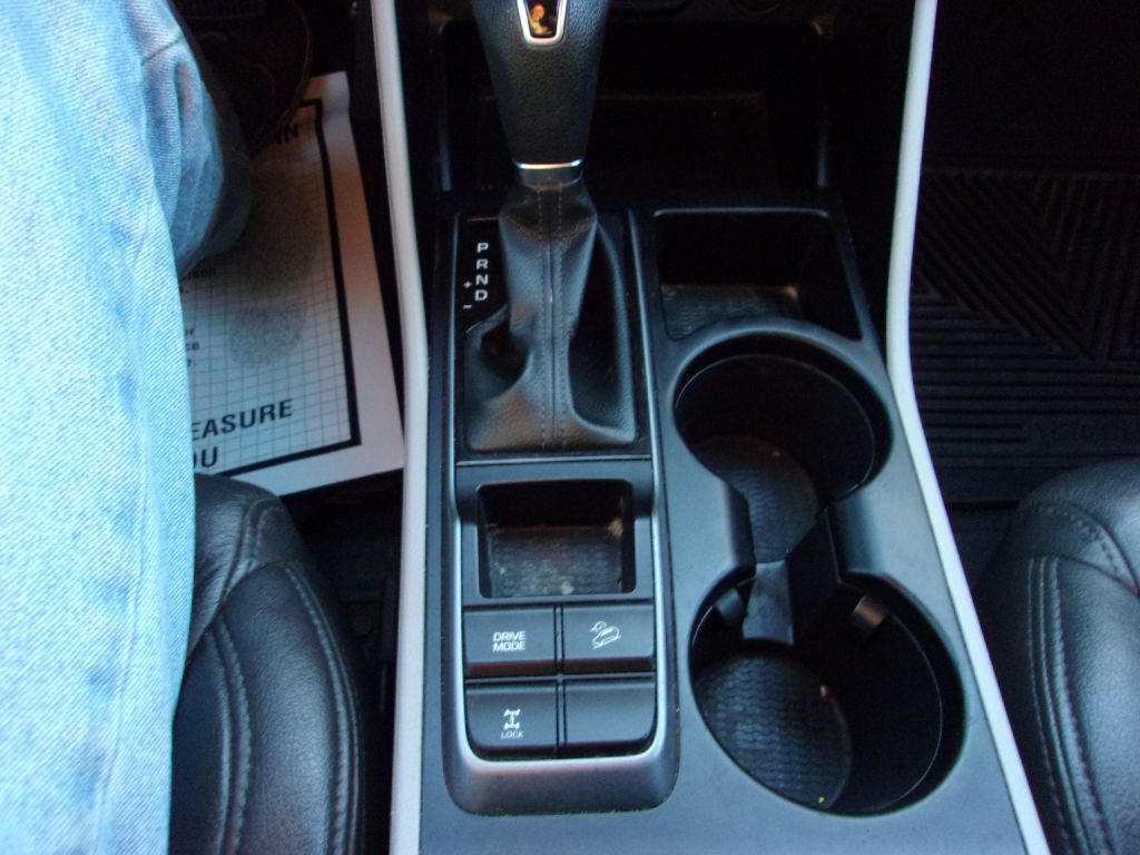 Photo 17 of this HYUNDAI TUCSON