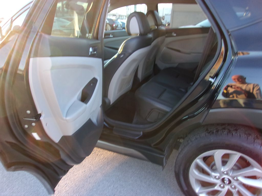 Photo 22 of this HYUNDAI TUCSON