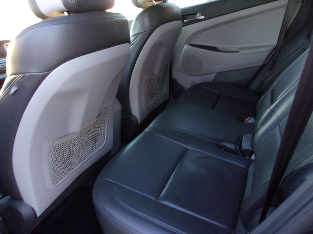 Photo 24 of this HYUNDAI TUCSON