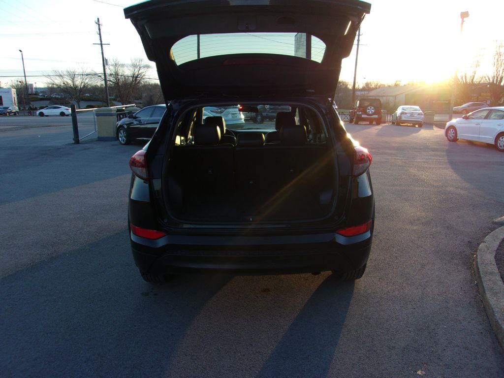 Photo 27 of this HYUNDAI TUCSON