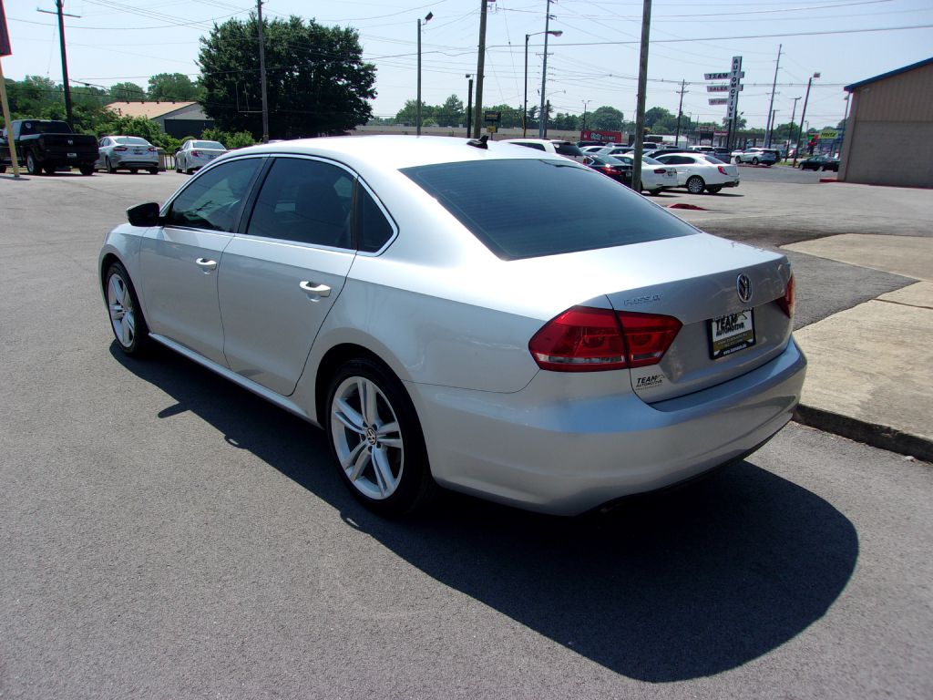 Photo 3 of this VOLKSWAGEN PASSAT