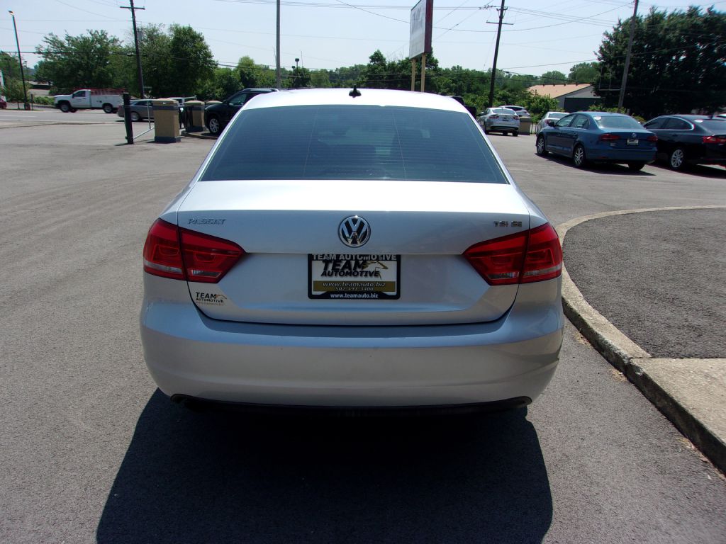 Photo 4 of this VOLKSWAGEN PASSAT