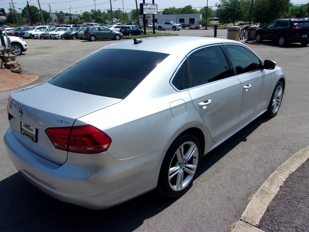 Photo 5 of this VOLKSWAGEN PASSAT