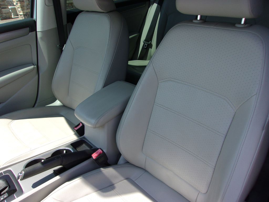 Photo 11 of this VOLKSWAGEN PASSAT