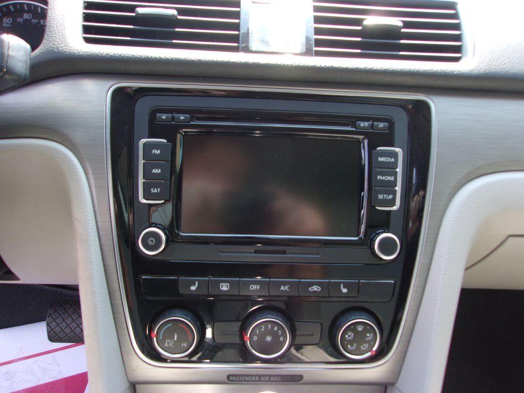 Photo 13 of this VOLKSWAGEN PASSAT