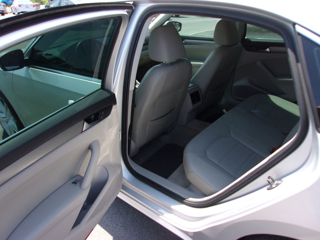 Photo 15 of this VOLKSWAGEN PASSAT