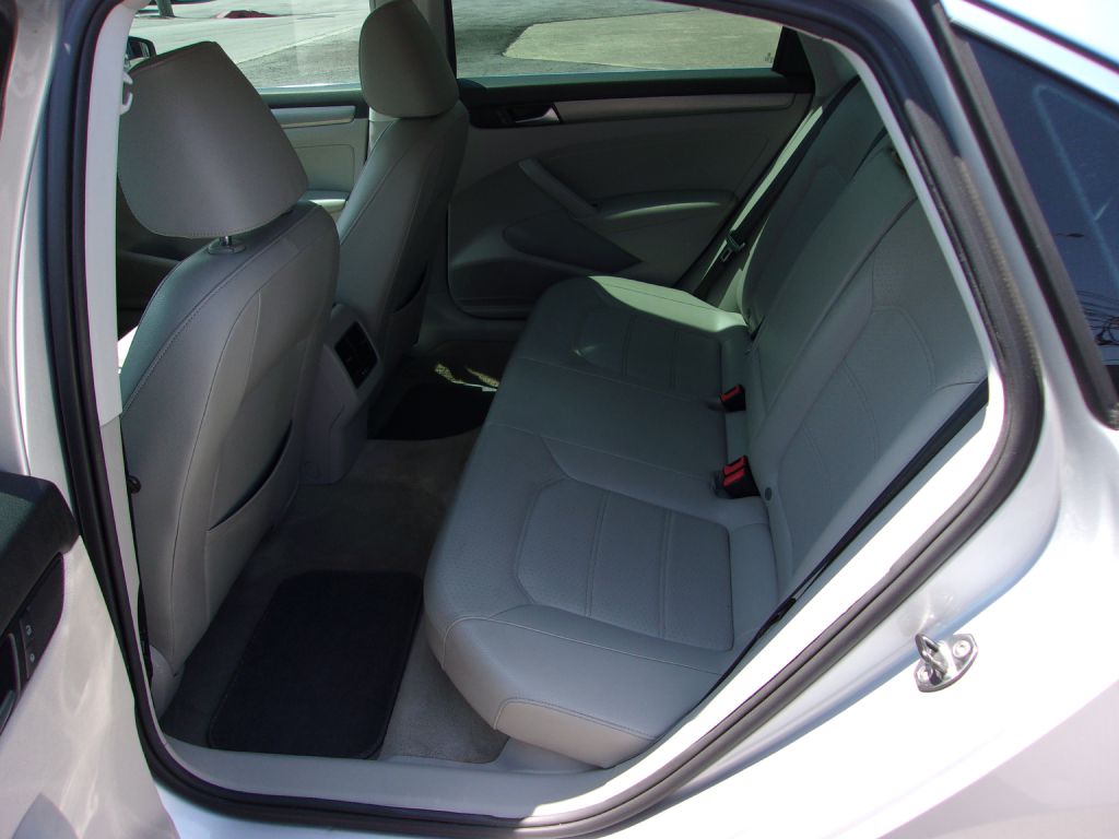Photo 16 of this VOLKSWAGEN PASSAT