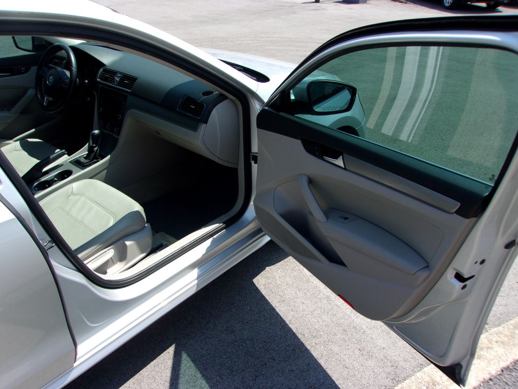 Photo 20 of this VOLKSWAGEN PASSAT