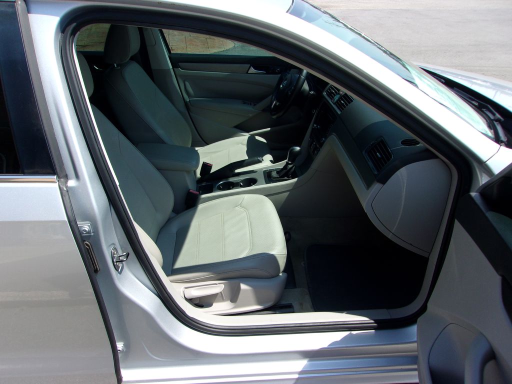 Photo 21 of this VOLKSWAGEN PASSAT
