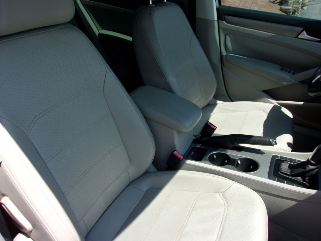 Photo 23 of this VOLKSWAGEN PASSAT