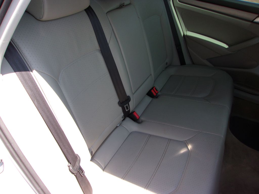 Photo 27 of this VOLKSWAGEN PASSAT