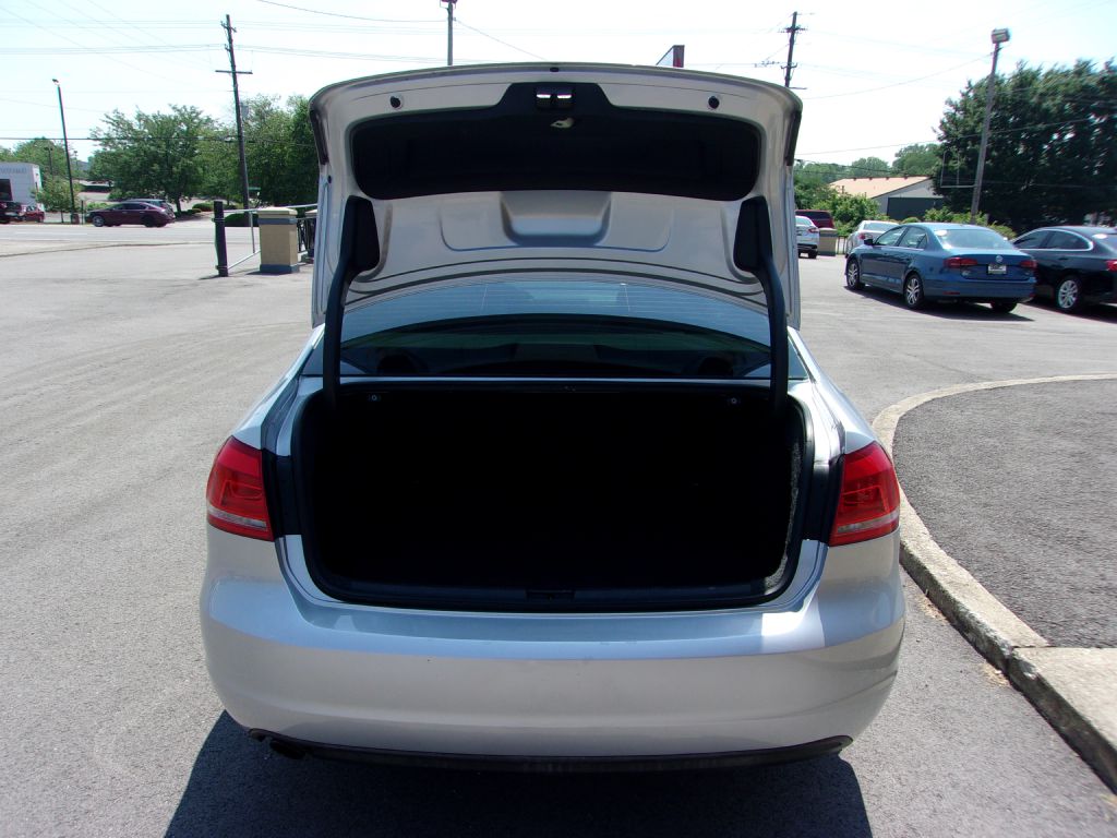 Photo 29 of this VOLKSWAGEN PASSAT
