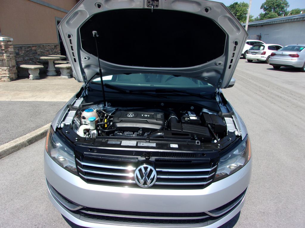 Photo 31 of this VOLKSWAGEN PASSAT