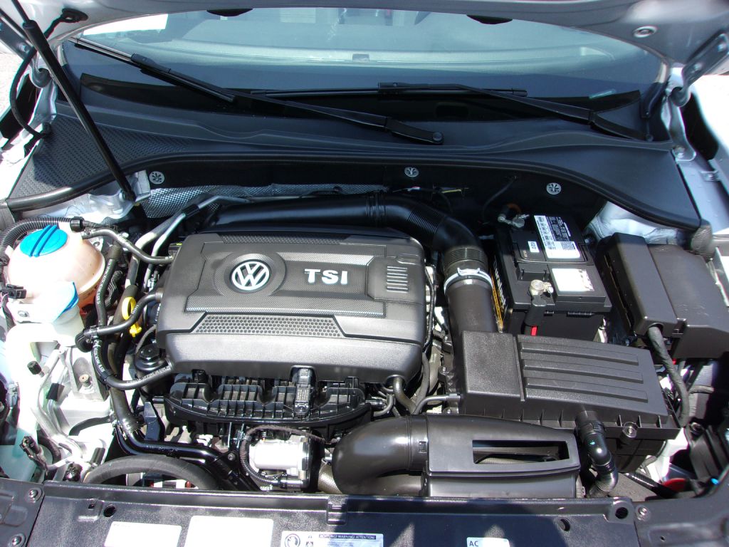 Photo 32 of this VOLKSWAGEN PASSAT