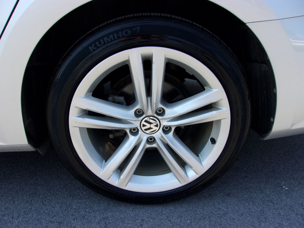 Photo 37 of this VOLKSWAGEN PASSAT