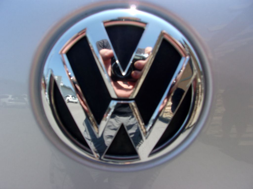 Photo 38 of this VOLKSWAGEN PASSAT
