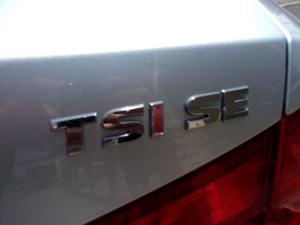 Photo 40 of this VOLKSWAGEN PASSAT