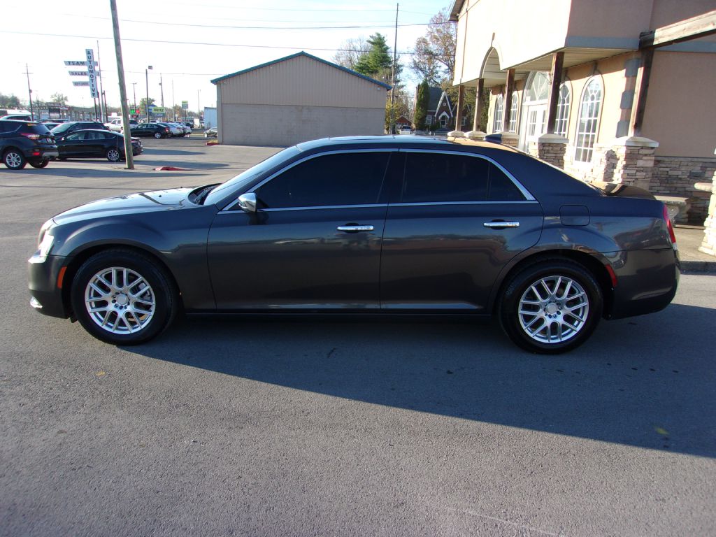 Photo 2 of this CHRYSLER 300C
