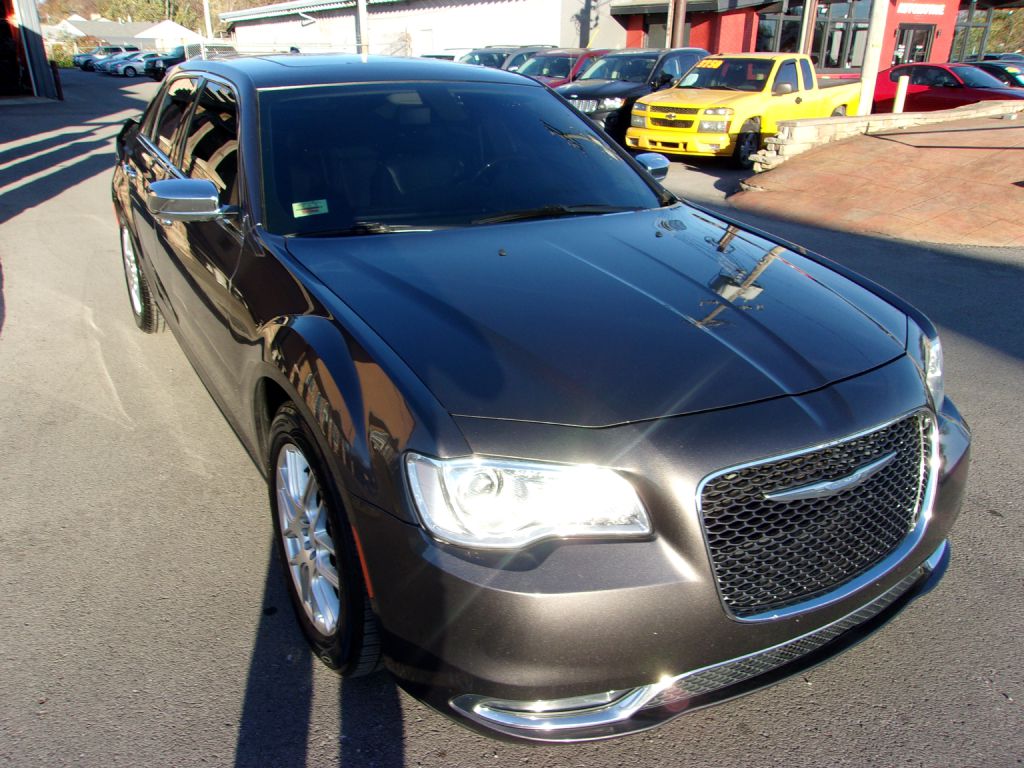 Photo 7 of this CHRYSLER 300C