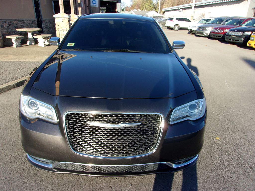 Photo 8 of this CHRYSLER 300C