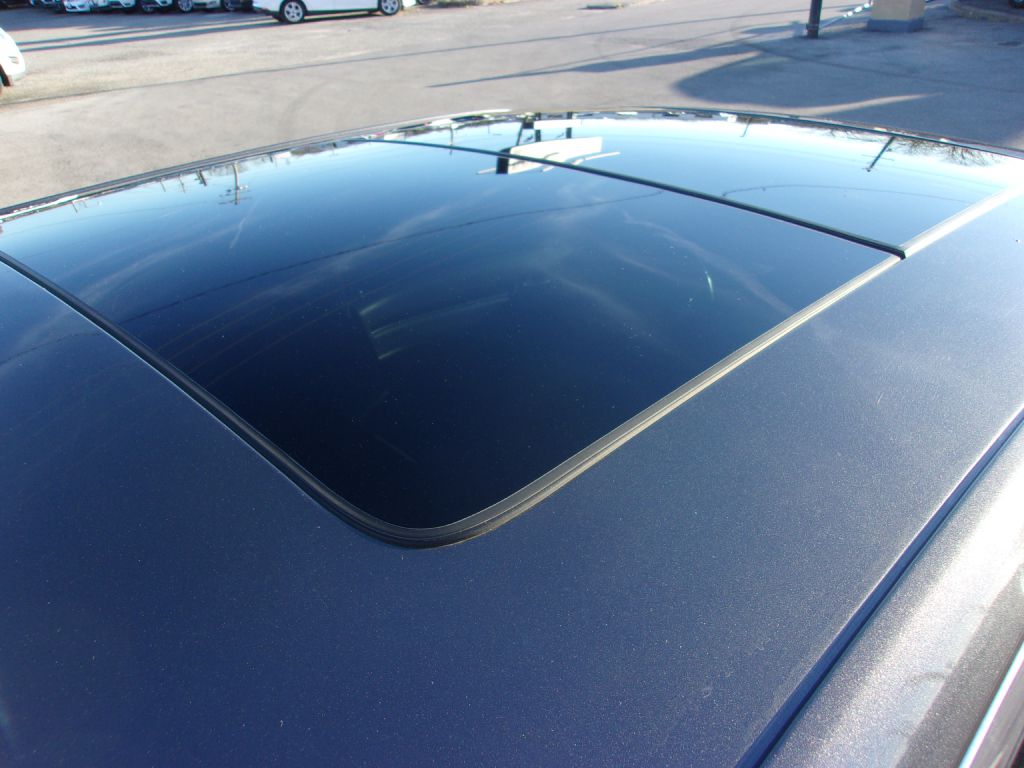 Photo 9 of this CHRYSLER 300C