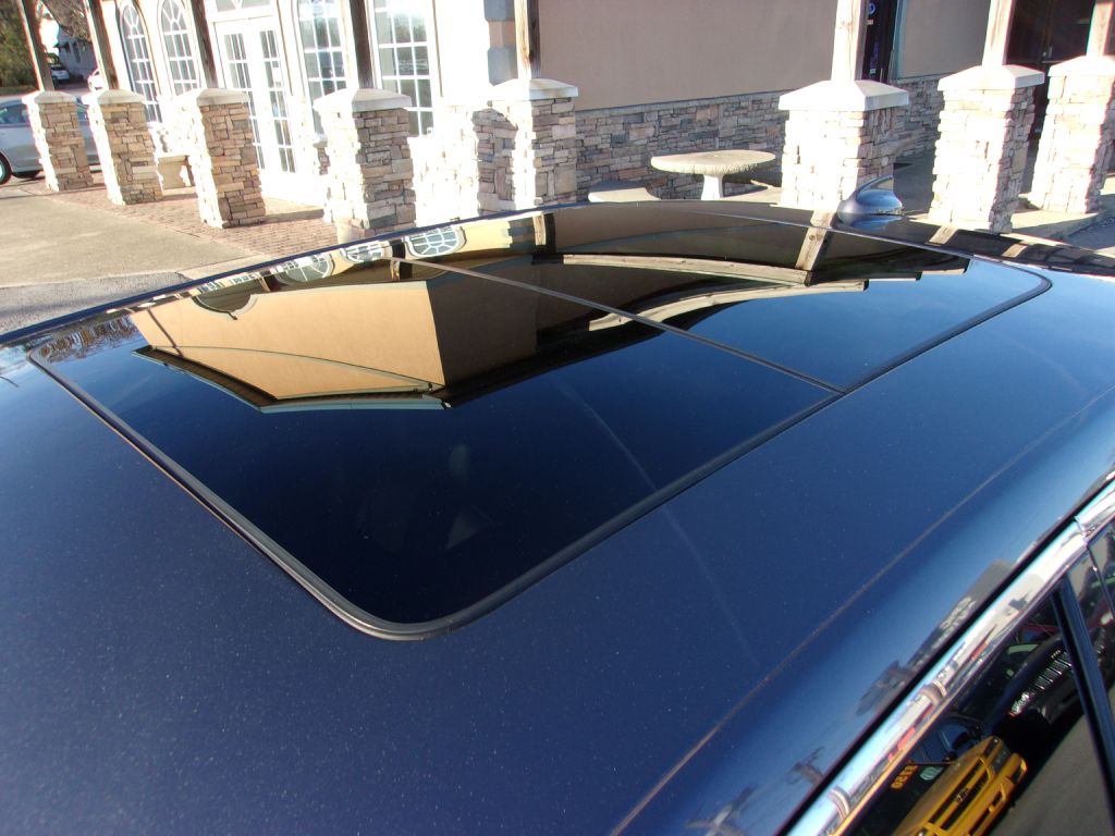 Photo 10 of this CHRYSLER 300C