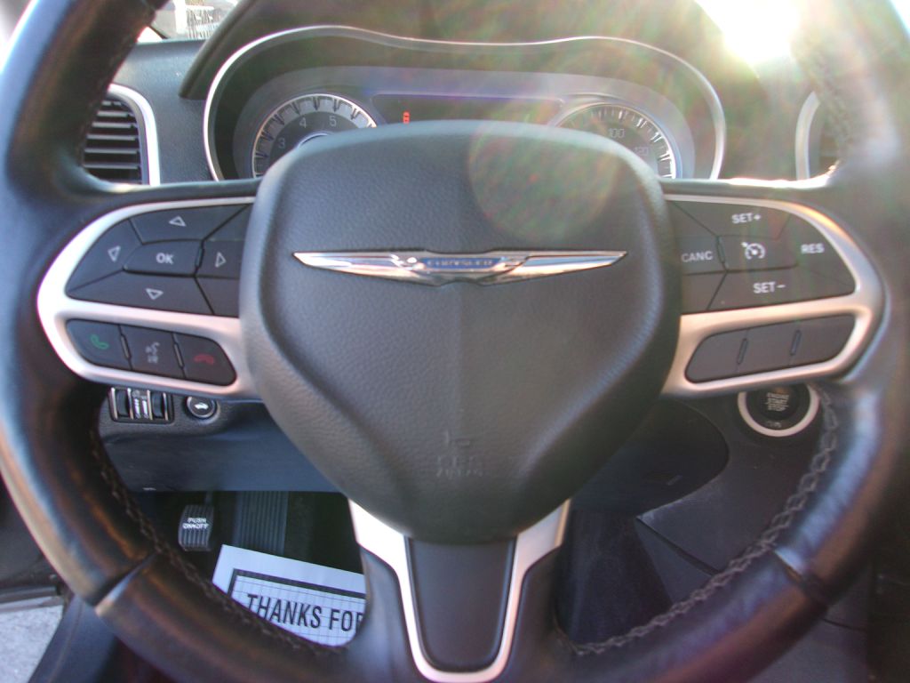 Photo 15 of this CHRYSLER 300C