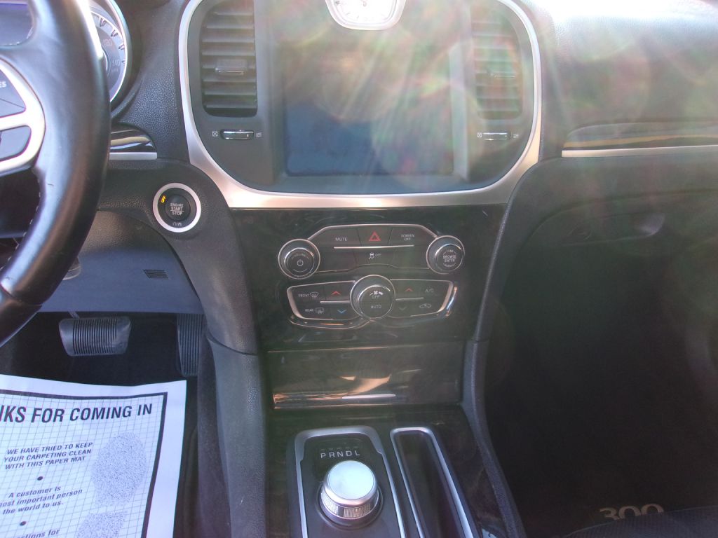 Photo 16 of this CHRYSLER 300C