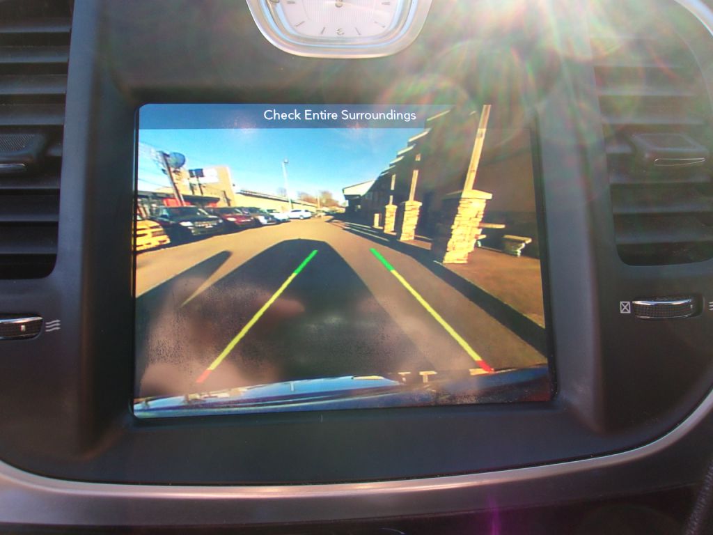 Photo 18 of this CHRYSLER 300C