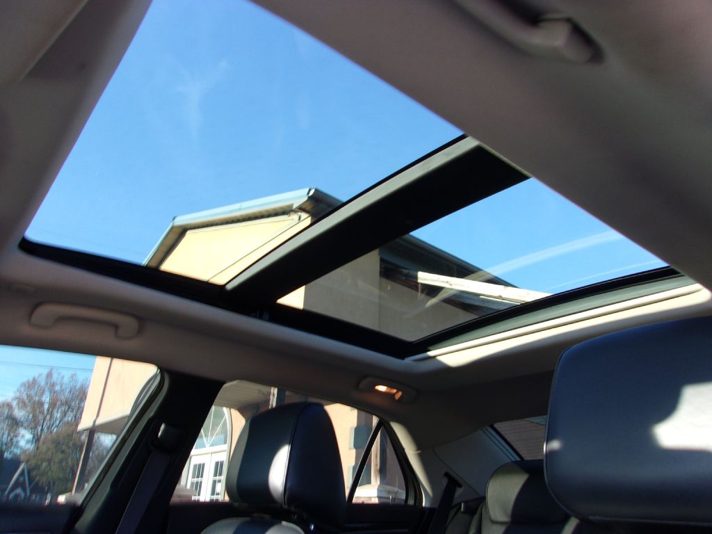 Photo 19 of this CHRYSLER 300C