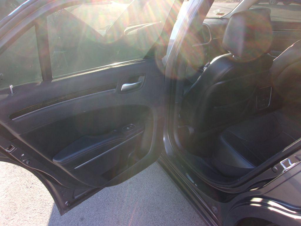 Photo 20 of this CHRYSLER 300C