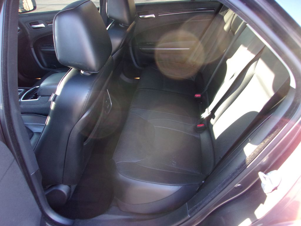 Photo 21 of this CHRYSLER 300C