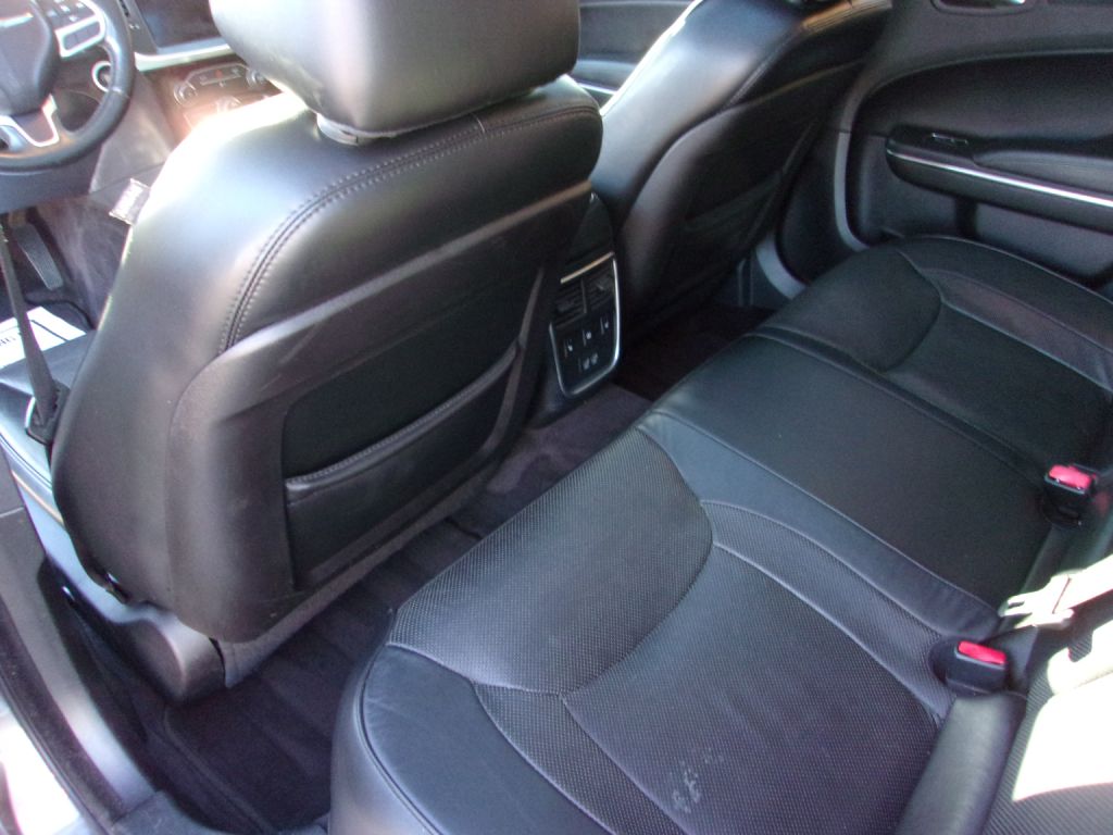 Photo 22 of this CHRYSLER 300C