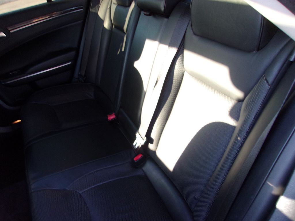 Photo 23 of this CHRYSLER 300C