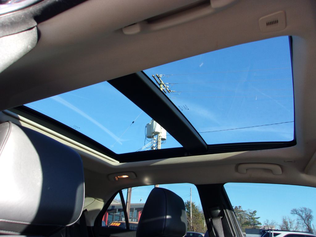 Photo 30 of this CHRYSLER 300C