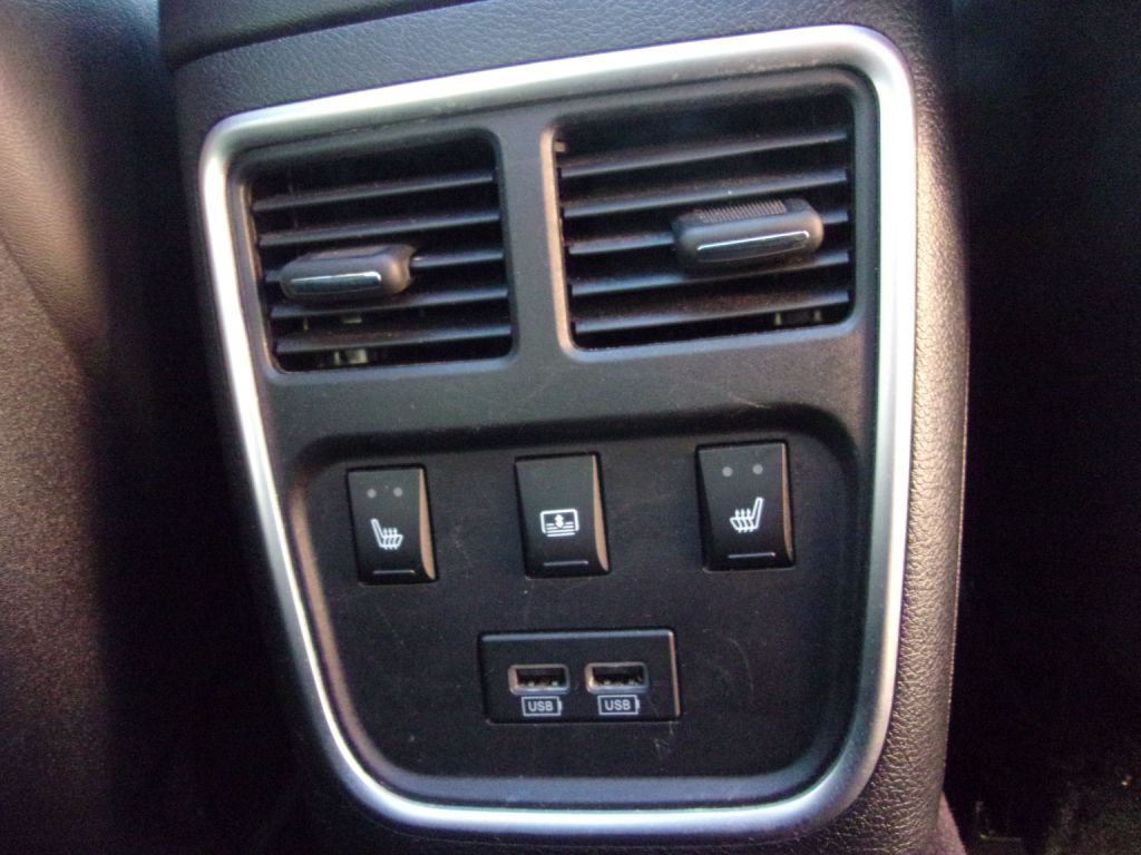 Photo 36 of this CHRYSLER 300C