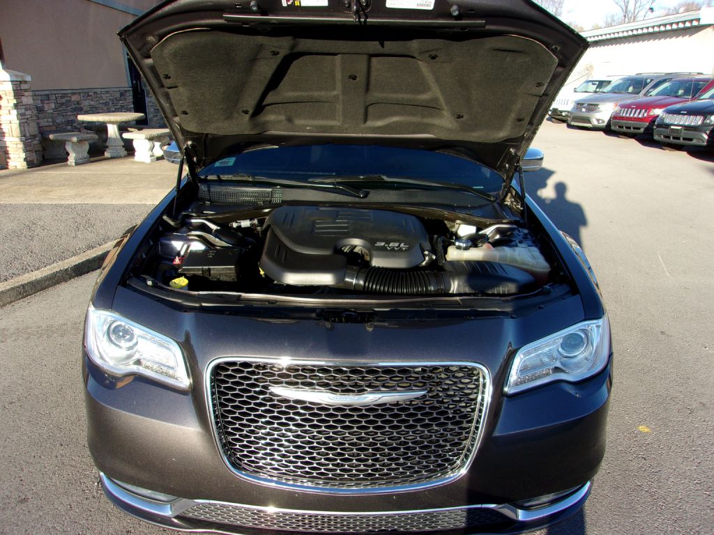 Photo 43 of this CHRYSLER 300C