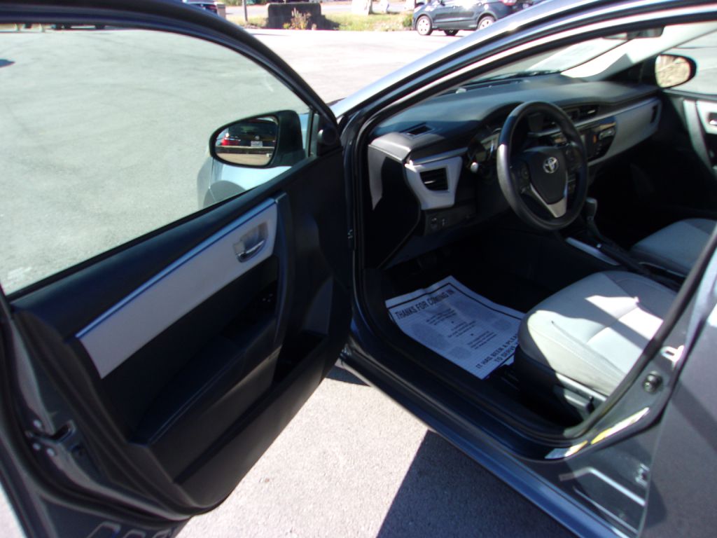Photo 9 of this TOYOTA COROLLA