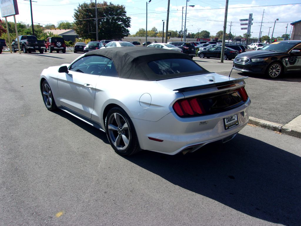 Photo 3 of this FORD MUSTANG