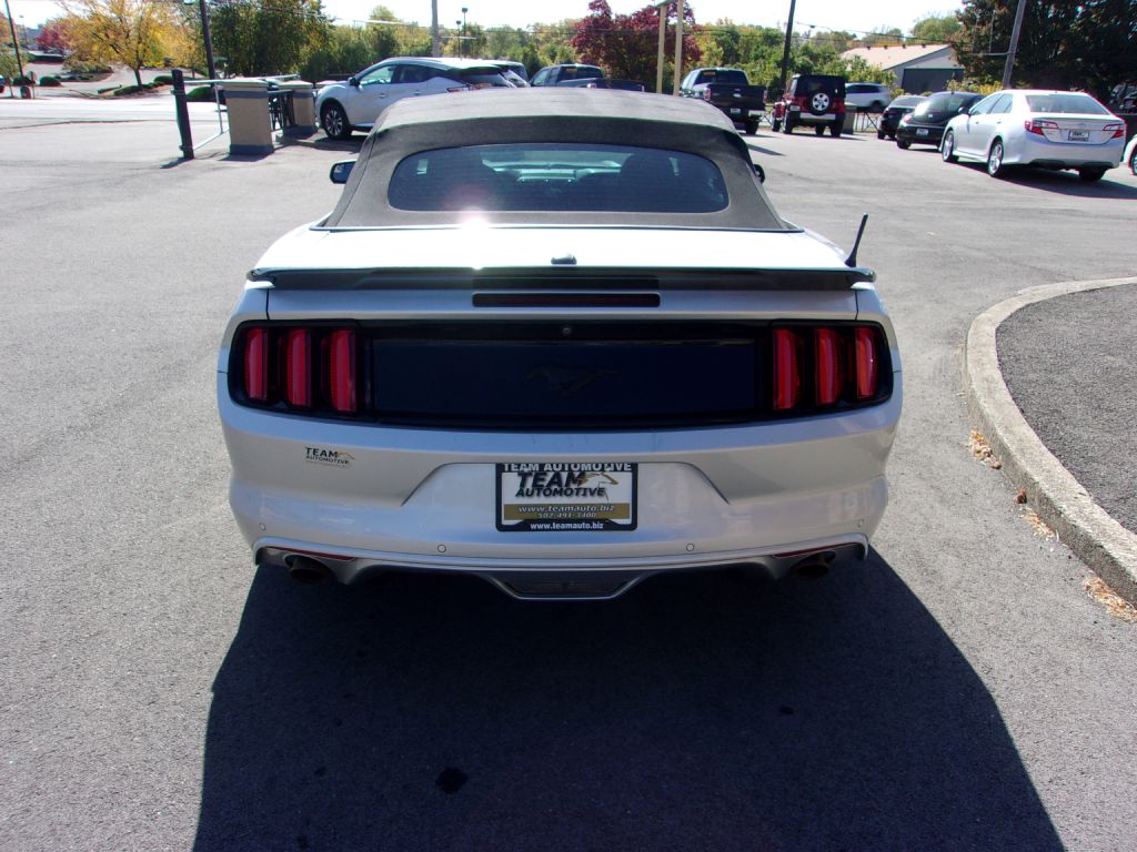 Photo 4 of this FORD MUSTANG