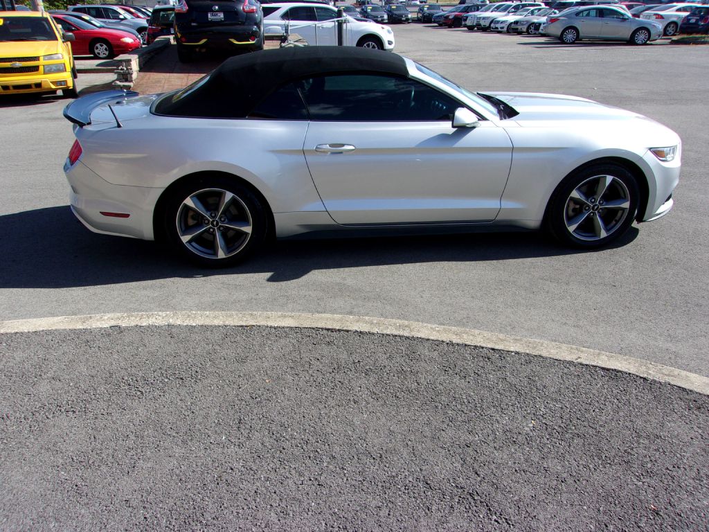 Photo 6 of this FORD MUSTANG