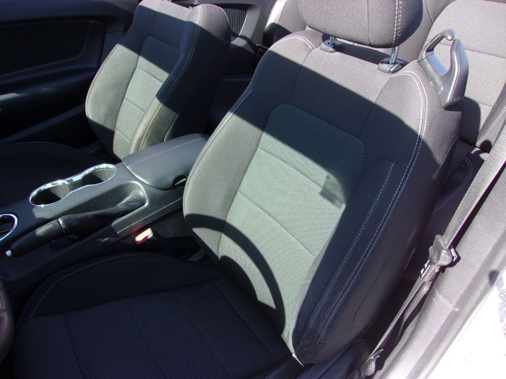Photo 21 of this FORD MUSTANG