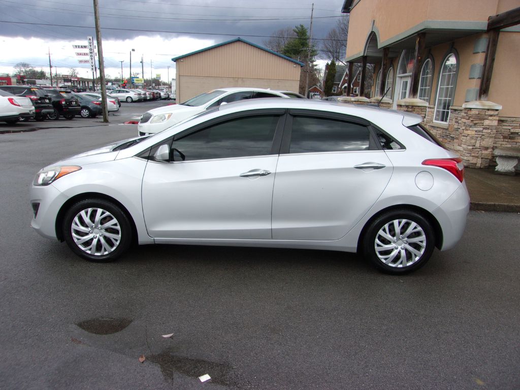 Photo 2 of this HYUNDAI ELANTRA GT