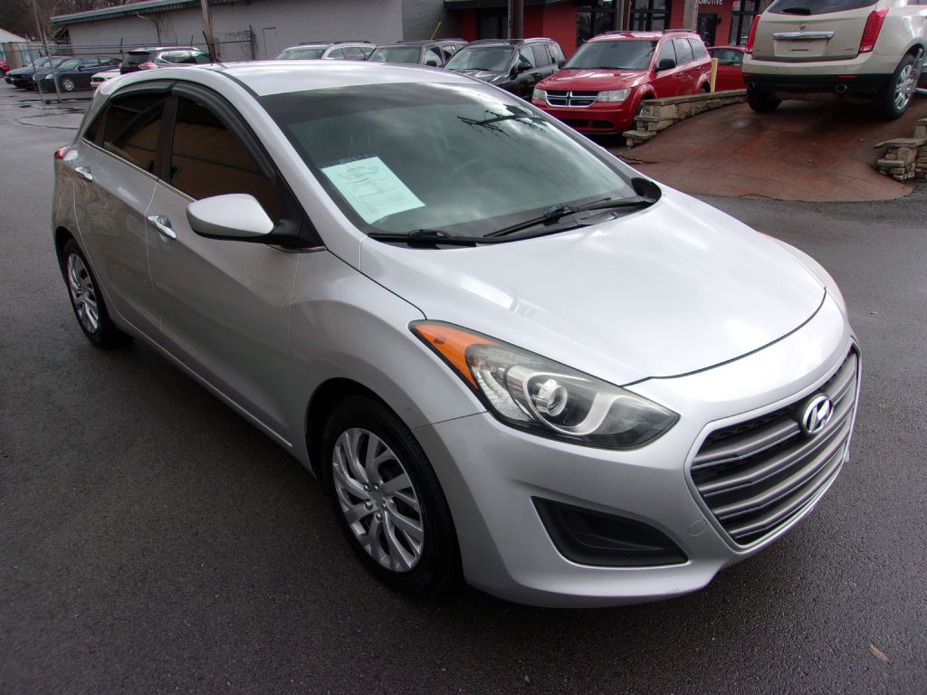 Photo 7 of this HYUNDAI ELANTRA GT