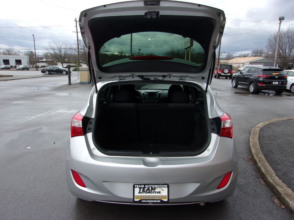 Photo 25 of this HYUNDAI ELANTRA GT