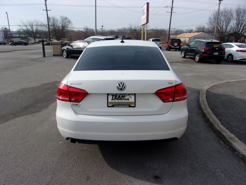 Photo 4 of this VOLKSWAGEN PASSAT
