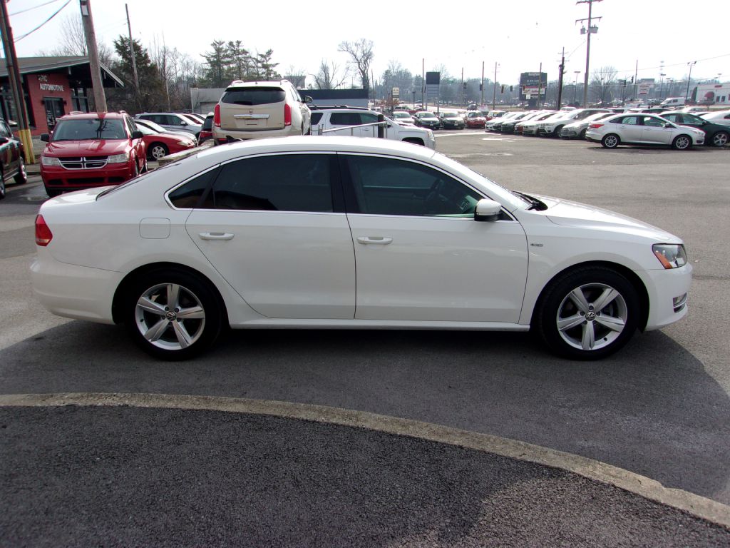 Photo 6 of this VOLKSWAGEN PASSAT